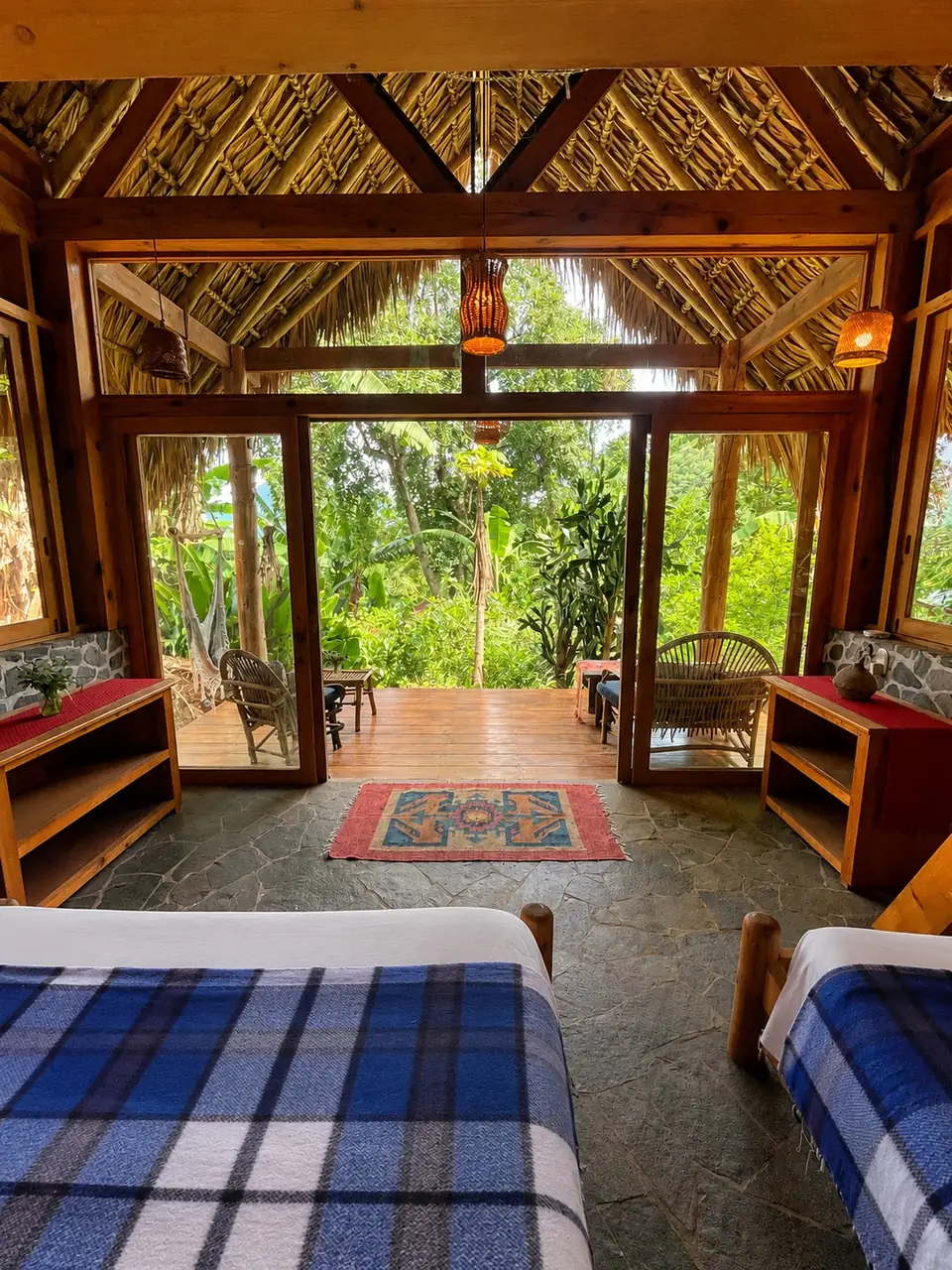 Inti: view out through the double doors to the garden.