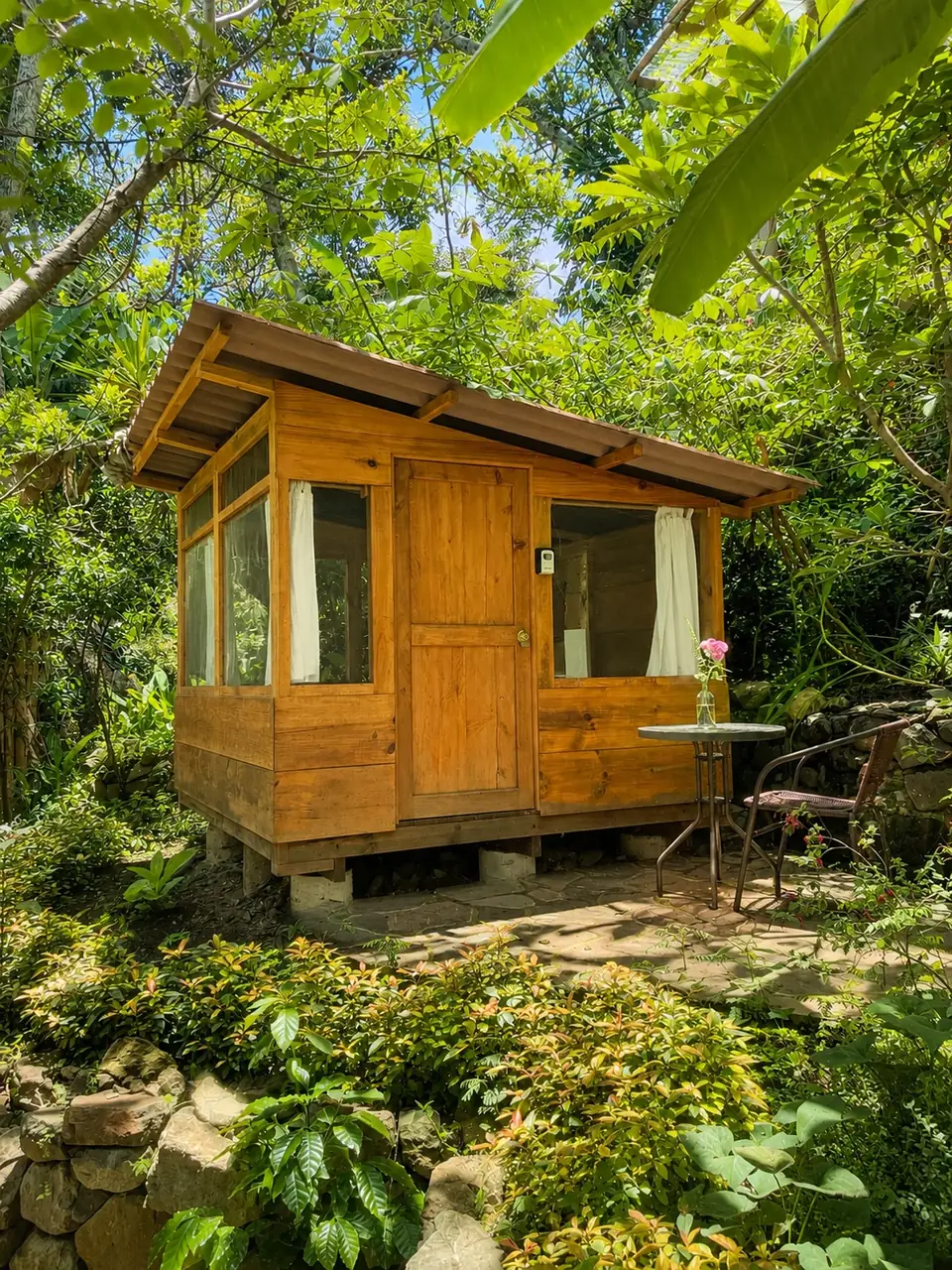 Tambo: exterior on stilts in the garden.
